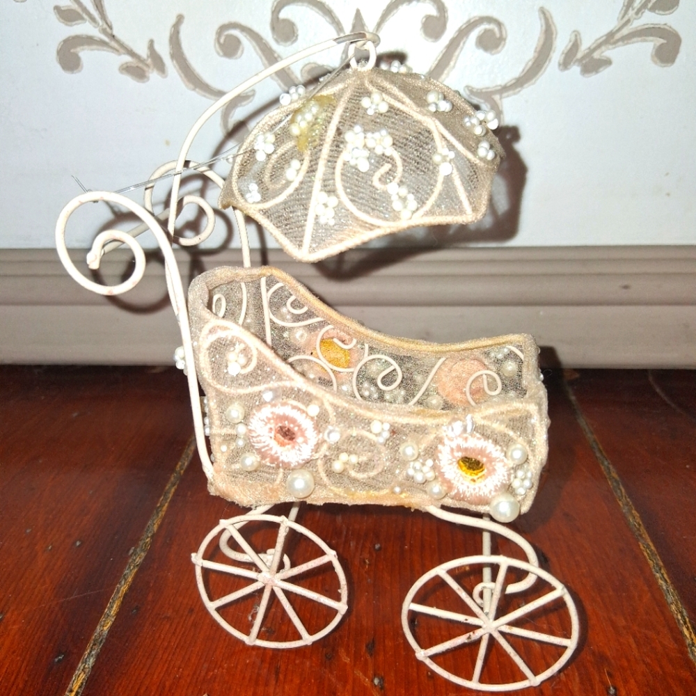 Vintage Victorian Style Decorative Carriage Ornament